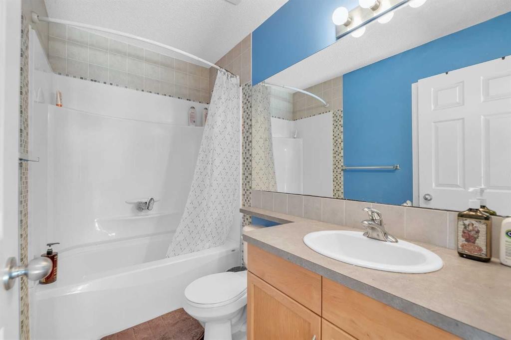 115 Evermeadow Avenue Sw, Calgary, AB - Indoor Photo Showing Bathroom