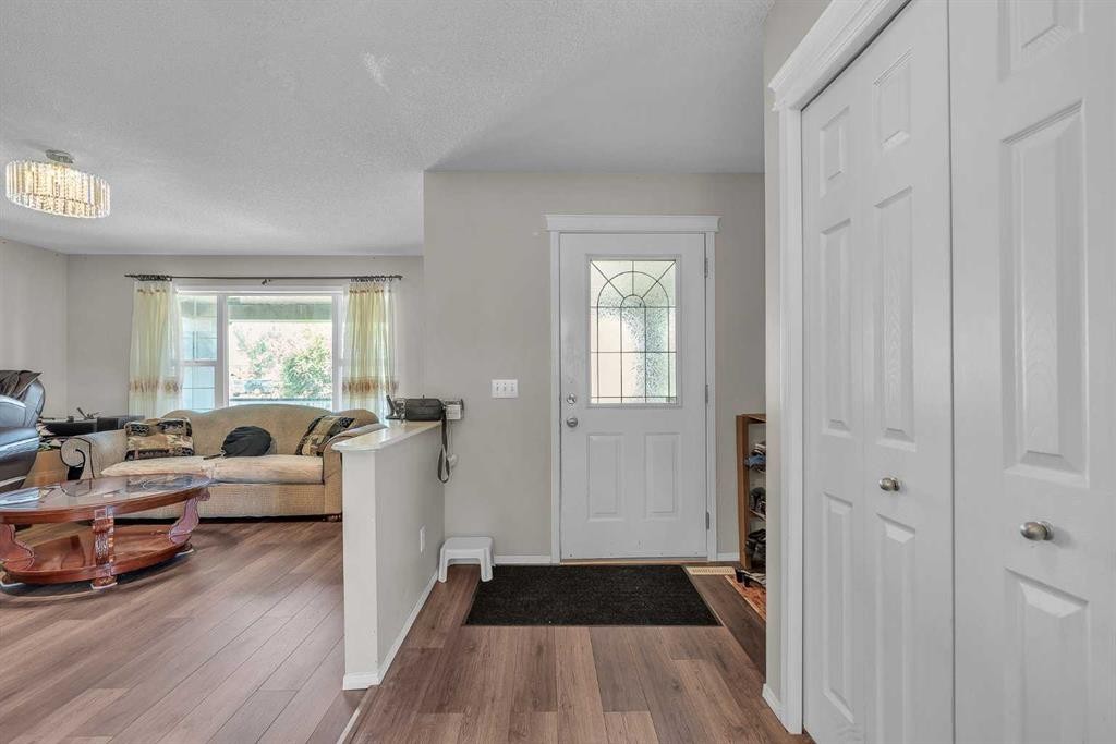 115 Evermeadow Avenue Sw, Calgary, AB - Indoor Photo Showing Other Room