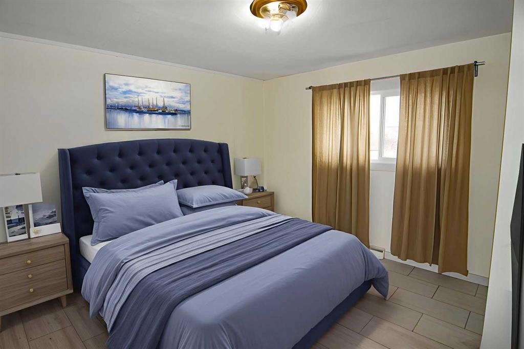 7012 Bowness Road Nw, Calgary, AB - Indoor Photo Showing Bedroom