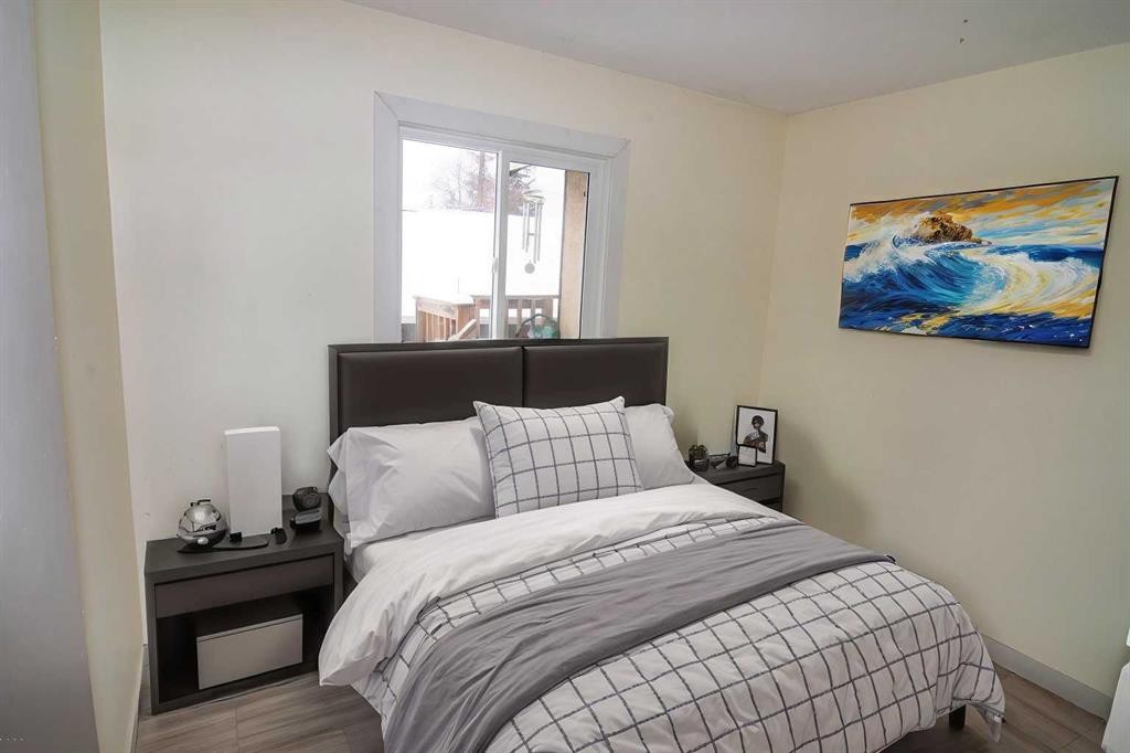 7012 Bowness Road Nw, Calgary, AB - Indoor Photo Showing Bedroom