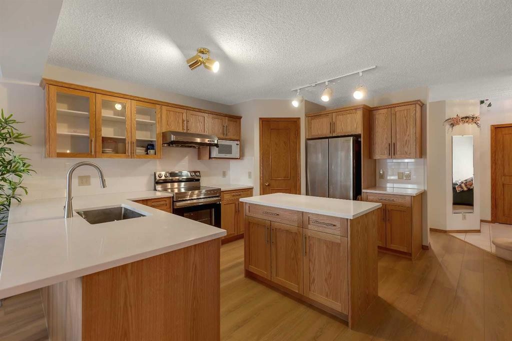 133 Riverview Park Se, Calgary, AB - Indoor Photo Showing Kitchen With Stainless Steel Kitchen With Upgraded Kitchen