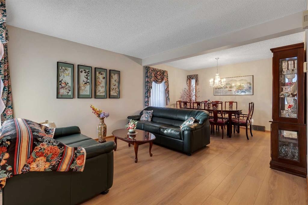 133 Riverview Park Se, Calgary, AB - Indoor Photo Showing Living Room