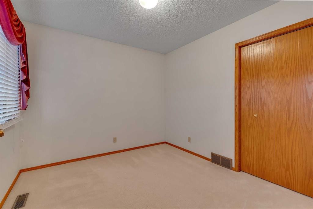 133 Riverview Park Se, Calgary, AB - Indoor Photo Showing Other Room