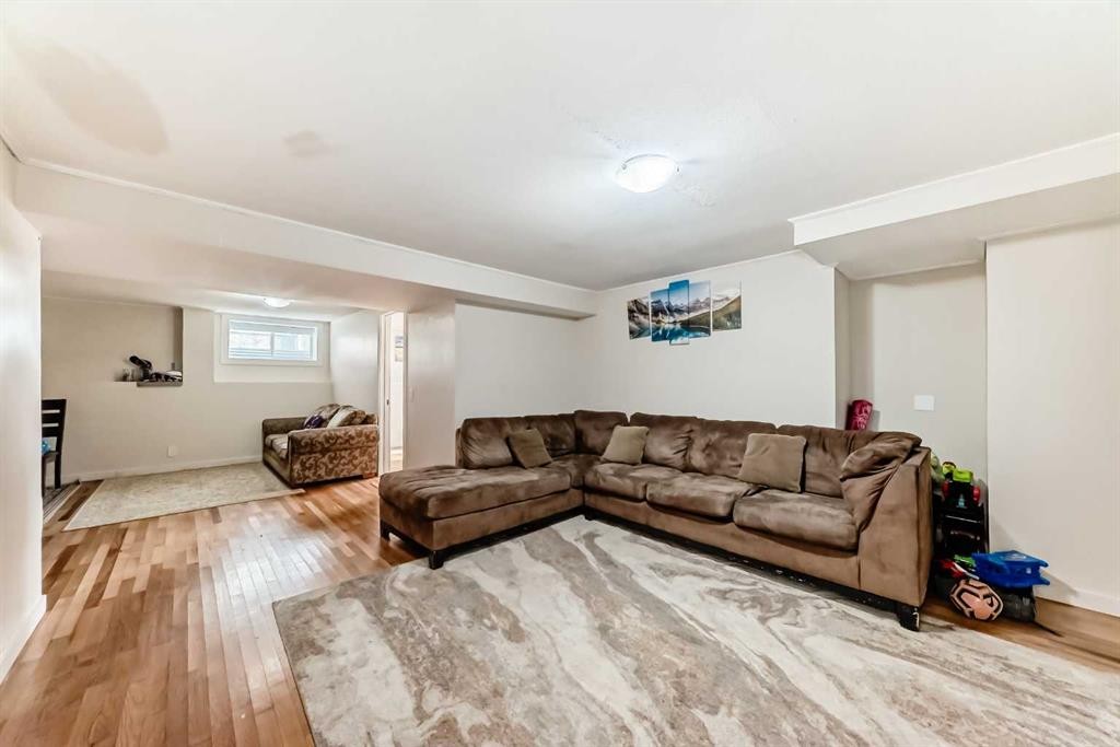 6712 23 Avenue Ne, Calgary, AB - Indoor Photo Showing Other Room