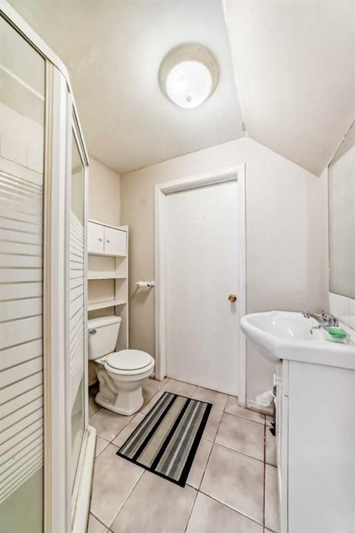 6712 23 Avenue Ne, Calgary, AB - Indoor Photo Showing Bathroom