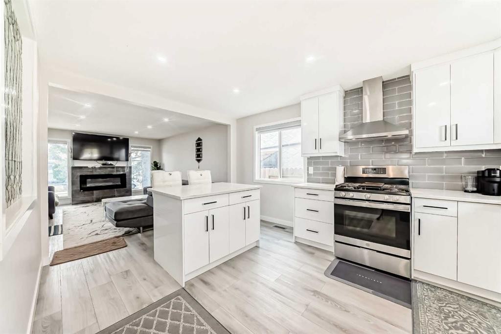 6712 23 Avenue Ne, Calgary, AB - Indoor Photo Showing Kitchen With Fireplace With Upgraded Kitchen