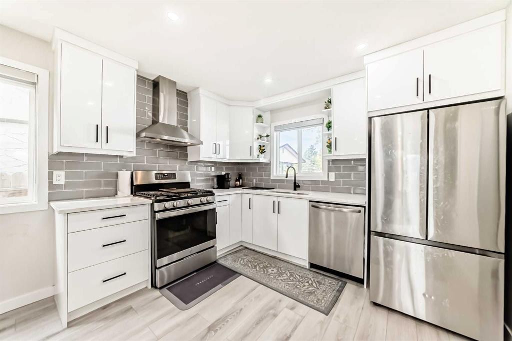 6712 23 Avenue Ne, Calgary, AB - Indoor Photo Showing Kitchen
