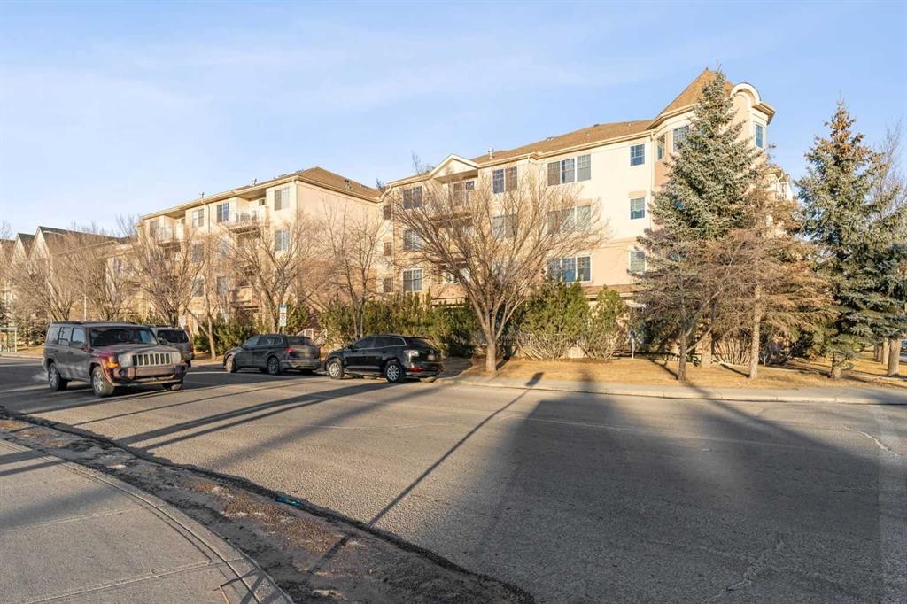 105-15320 Bannister Road Se, Calgary, AB - Outdoor