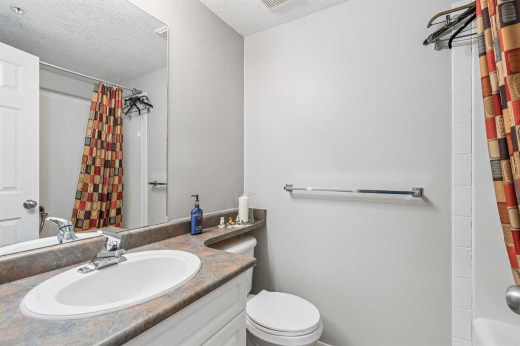 105-15320 Bannister Road Se, Calgary, AB - Indoor Photo Showing Bathroom