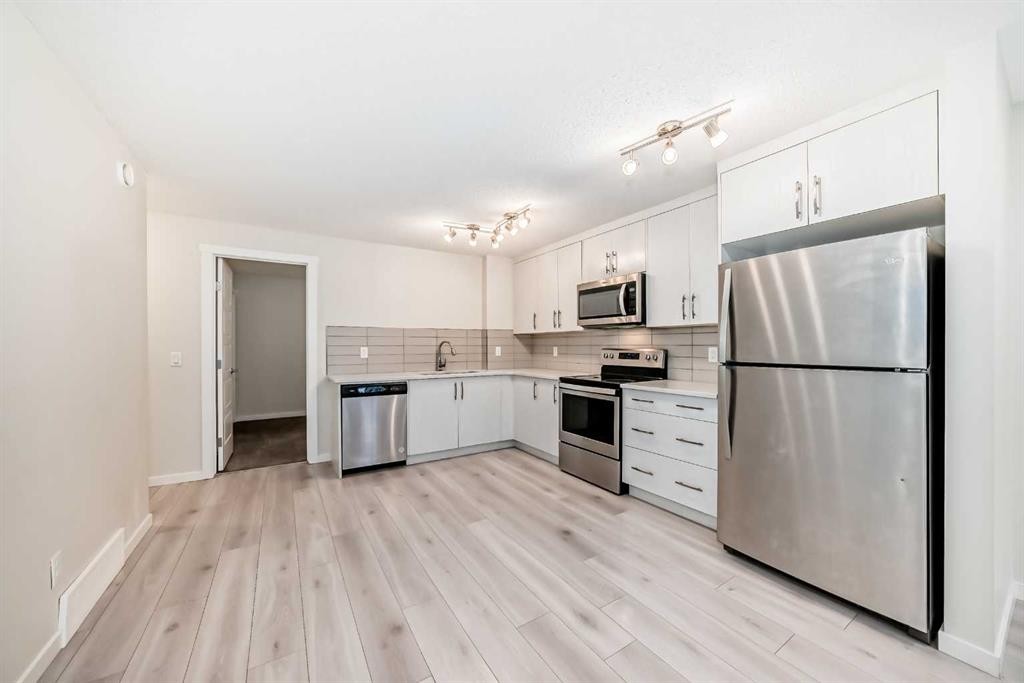152 Cranbrook Square Se, Calgary, AB - Indoor Photo Showing Kitchen With Stainless Steel Kitchen