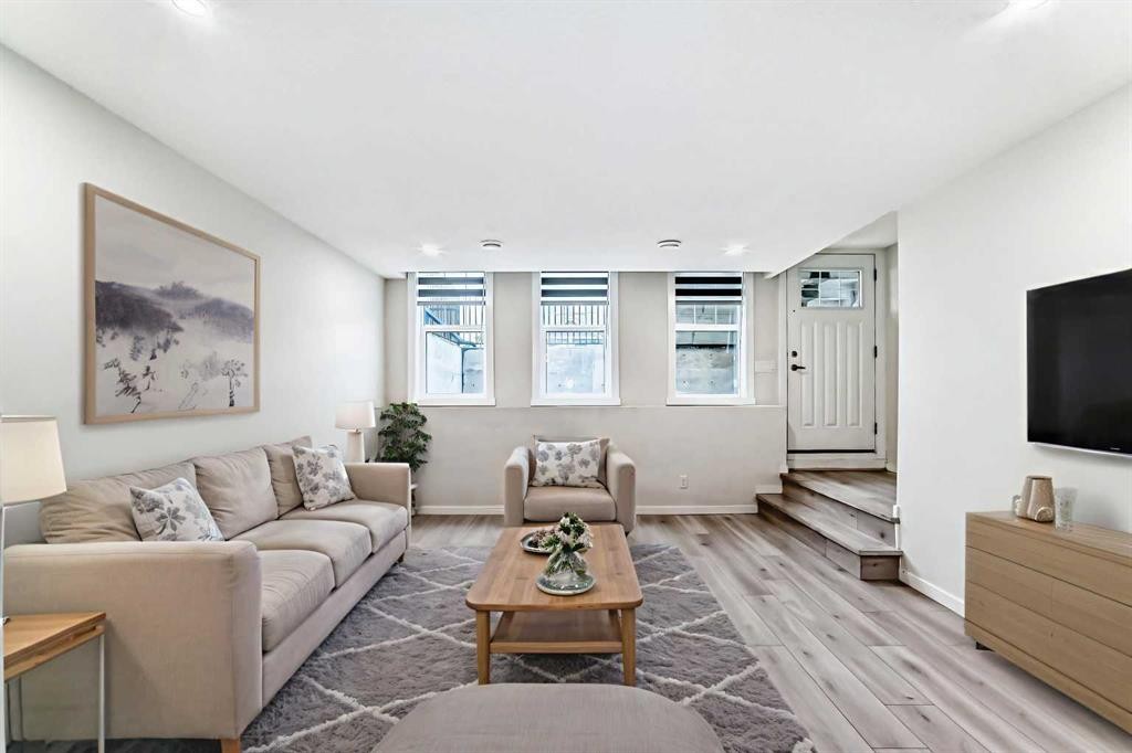 152 Cranbrook Square Se, Calgary, AB - Indoor Photo Showing Living Room