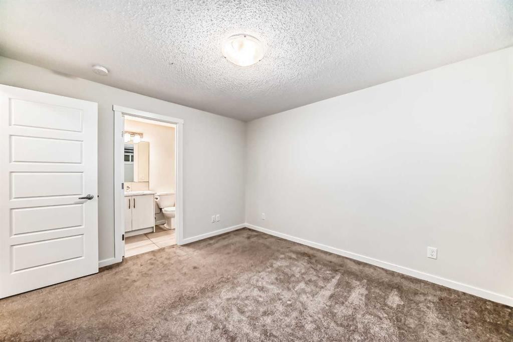 152 Cranbrook Square Se, Calgary, AB - Indoor Photo Showing Other Room