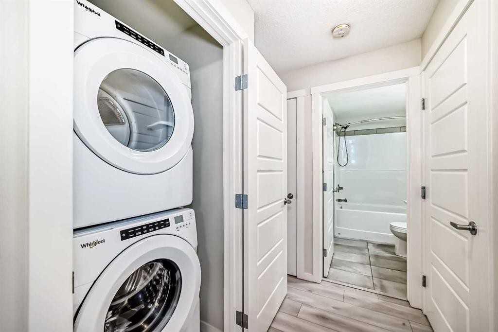 152 Cranbrook Square Se, Calgary, AB - Indoor Photo Showing Laundry Room