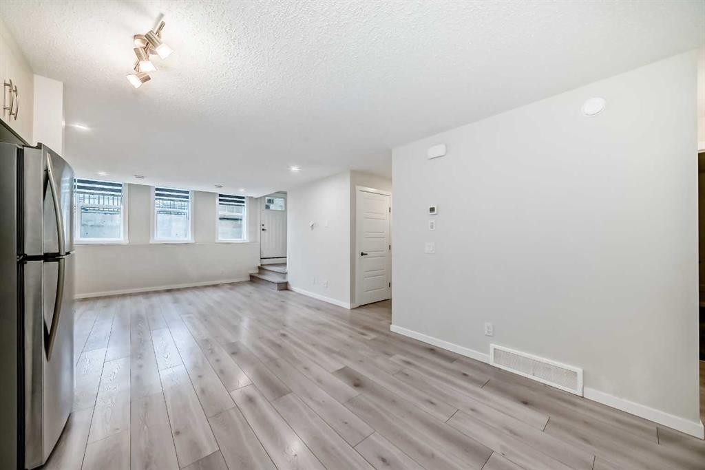 152 Cranbrook Square Se, Calgary, AB - Indoor
