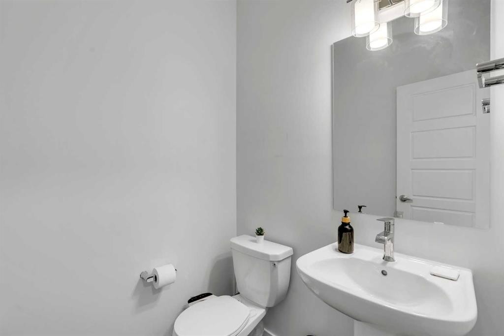 28 Redstone Boulevard Ne, Calgary, AB - Indoor Photo Showing Bathroom