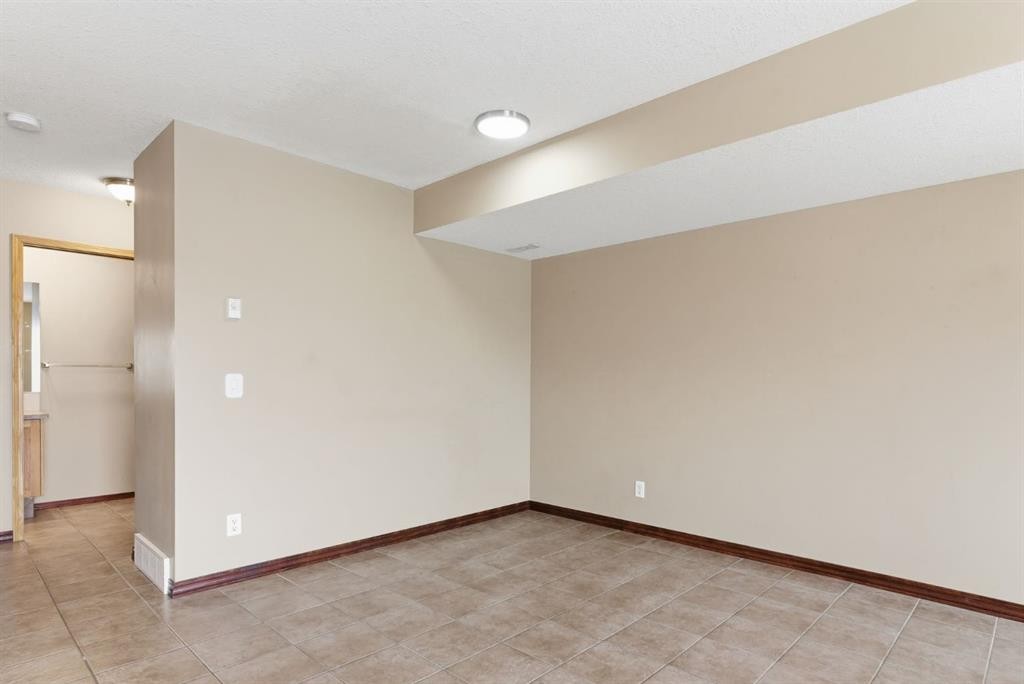 207-323 Fourth Avenue, Strathmore, AB - Indoor Photo Showing Other Room