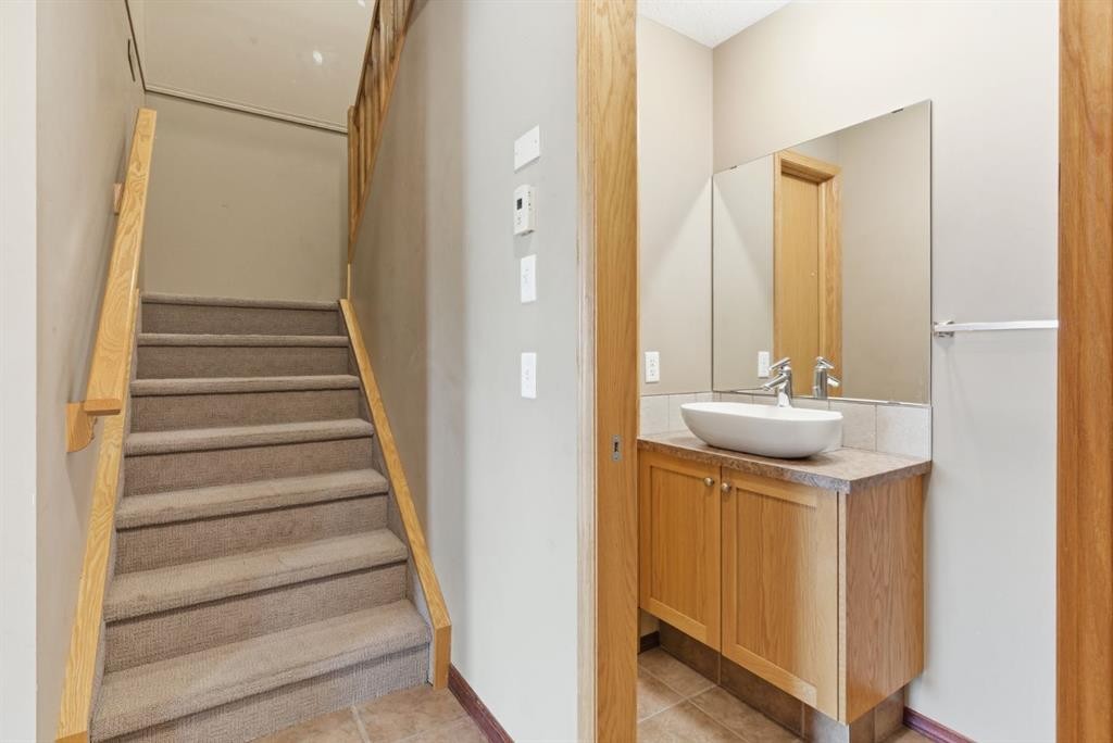 207-323 Fourth Avenue, Strathmore, AB - Indoor Photo Showing Other Room