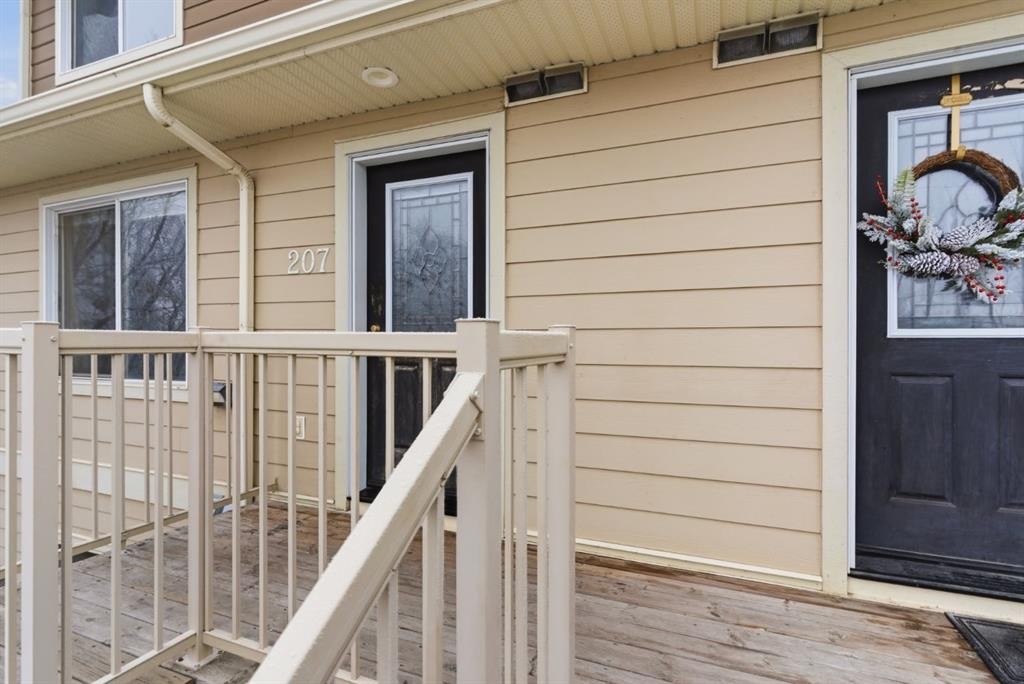 207-323 Fourth Avenue, Strathmore, AB - Outdoor With Exterior