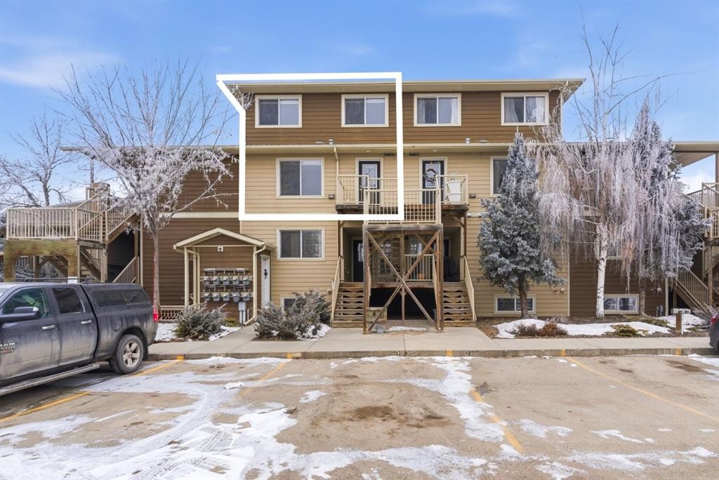 207-323 Fourth Avenue, Strathmore, AB - Outdoor With Facade