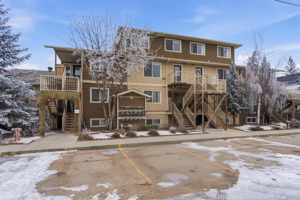 207-323 Fourth Avenue, Strathmore, AB - Outdoor With Facade