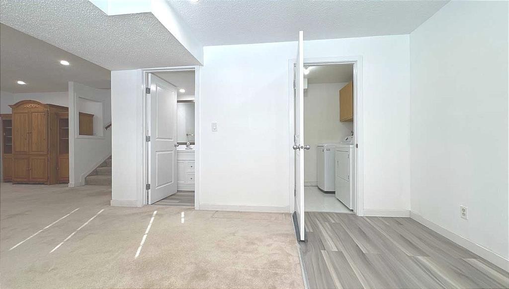 6715 43 Avenue Ne, Calgary, AB - Indoor Photo Showing Other Room