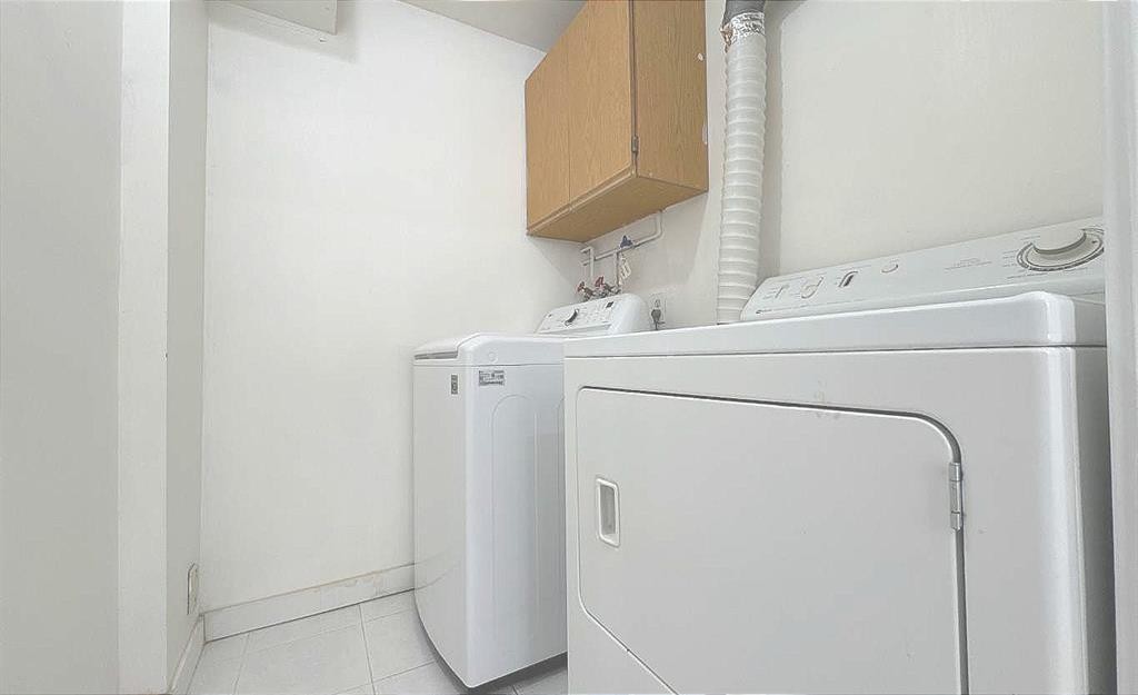 6715 43 Avenue Ne, Calgary, AB - Indoor Photo Showing Laundry Room