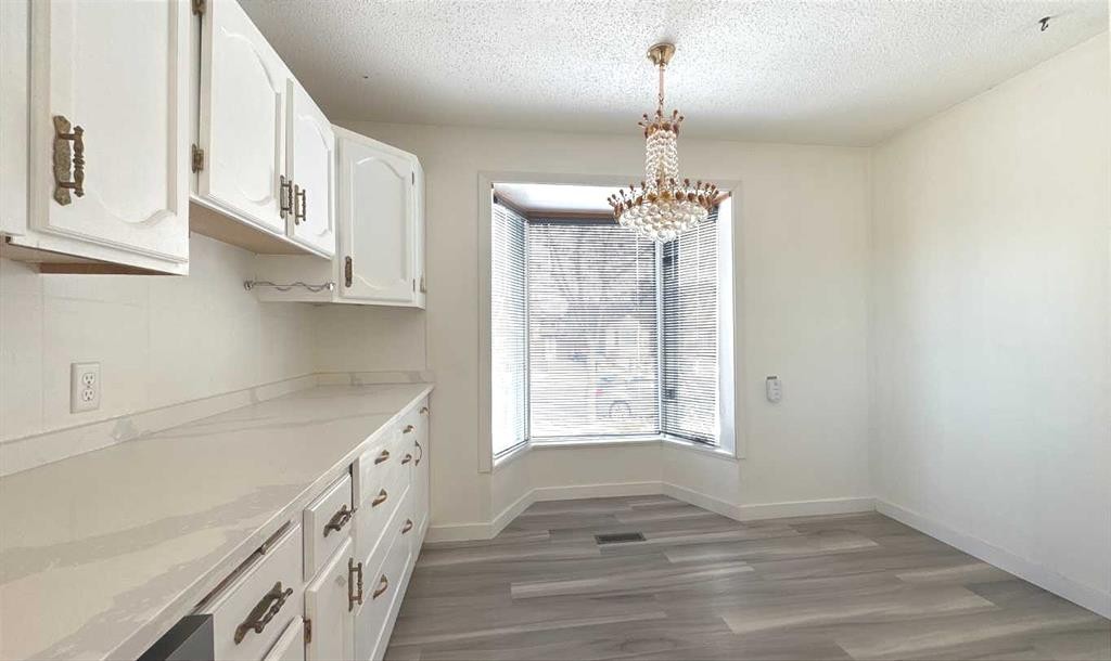 6715 43 Avenue Ne, Calgary, AB - Indoor Photo Showing Other Room