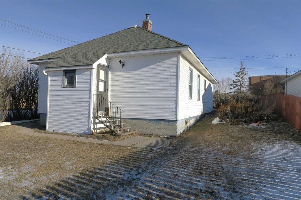 407 4 Avenue, Gleichen, AB - Outdoor