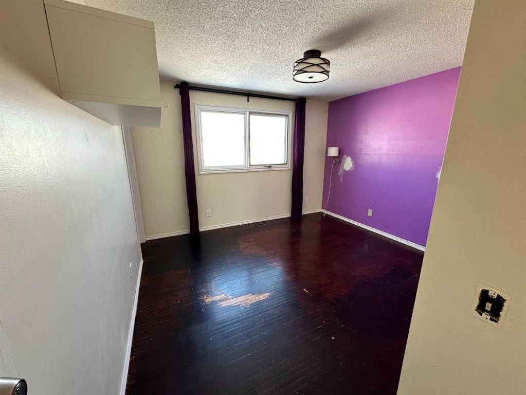 212 78 Avenue Ne, Calgary, AB - Indoor Photo Showing Other Room