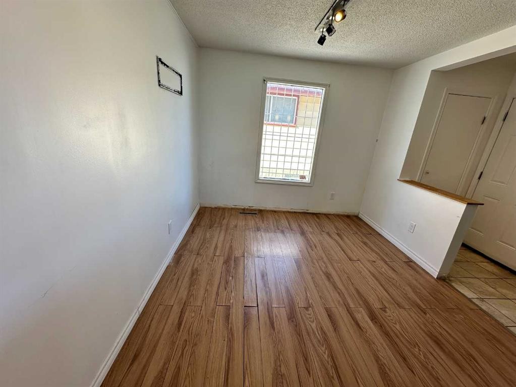 212 78 Avenue Ne, Calgary, AB - Indoor Photo Showing Other Room