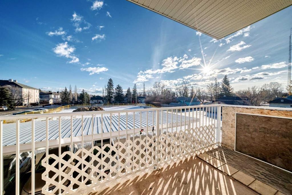 205-7 Lineham Avenue, Okotoks, AB - Outdoor