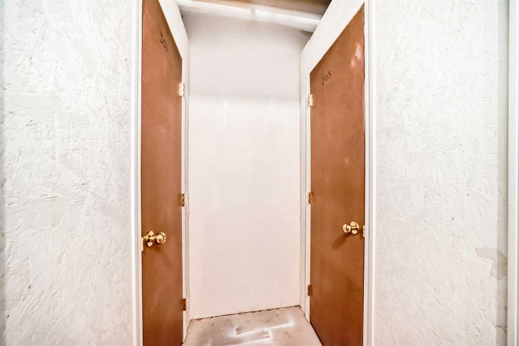 205-7 Lineham Avenue, Okotoks, AB - Indoor Photo Showing Other Room