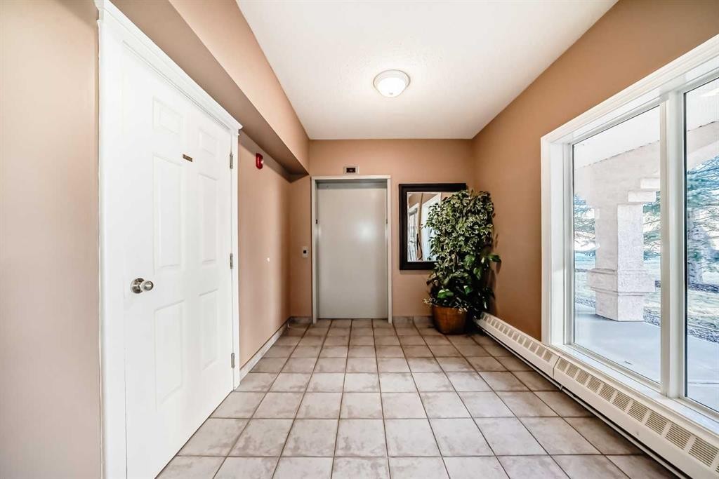 205-7 Lineham Avenue, Okotoks, AB - Indoor Photo Showing Other Room