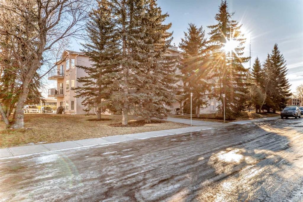 205-7 Lineham Avenue, Okotoks, AB - Outdoor With View