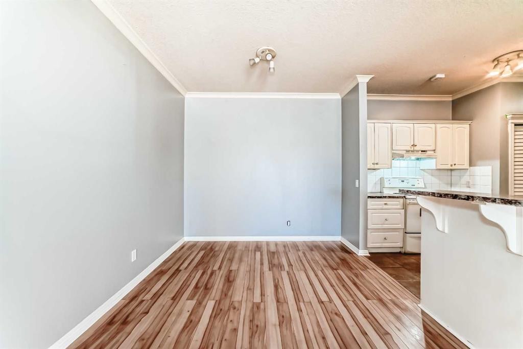 205-7 Lineham Avenue, Okotoks, AB - Indoor