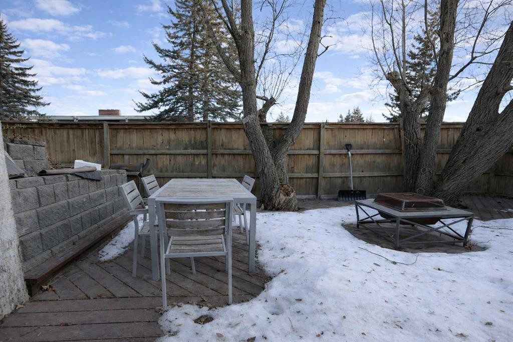 102 Dalgleish Bay Nw, Calgary, AB - Outdoor
