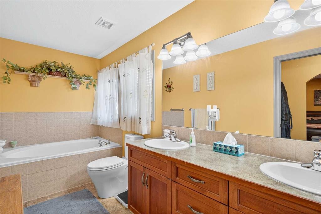125 Copeland Close, Langdon, AB - Indoor Photo Showing Bathroom