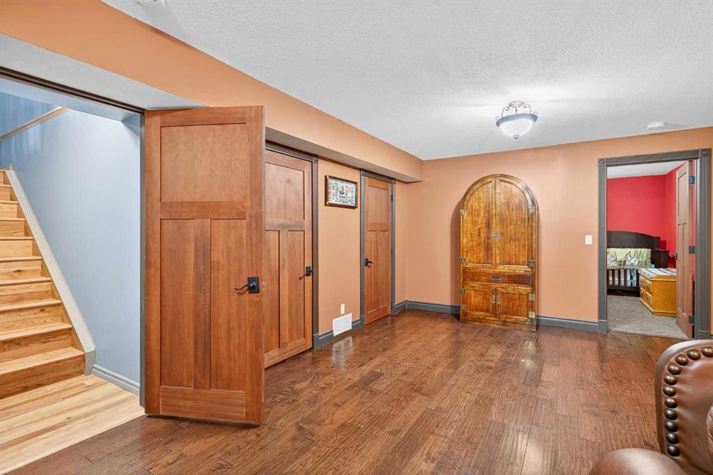 125 Copeland Close, Langdon, AB - Indoor Photo Showing Other Room