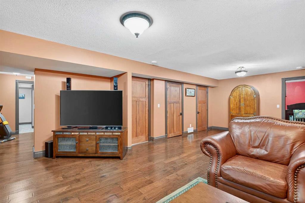 125 Copeland Close, Langdon, AB - Indoor Photo Showing Other Room