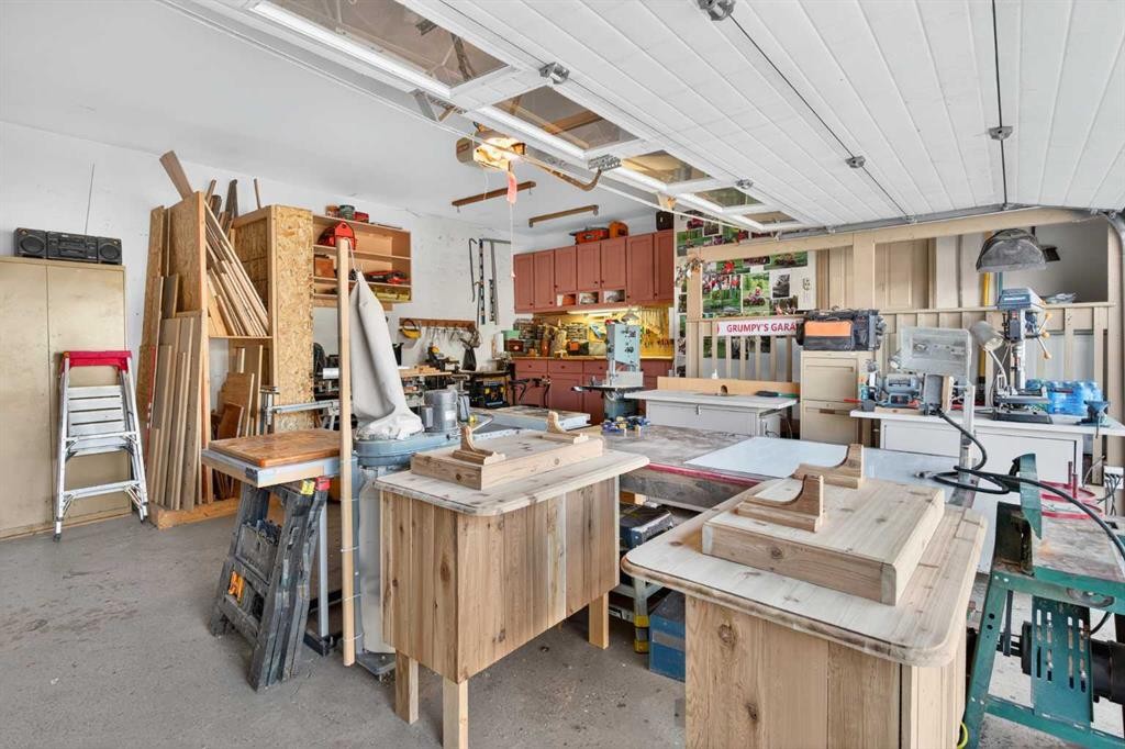 125 Copeland Close, Langdon, AB - Indoor Photo Showing Other Room