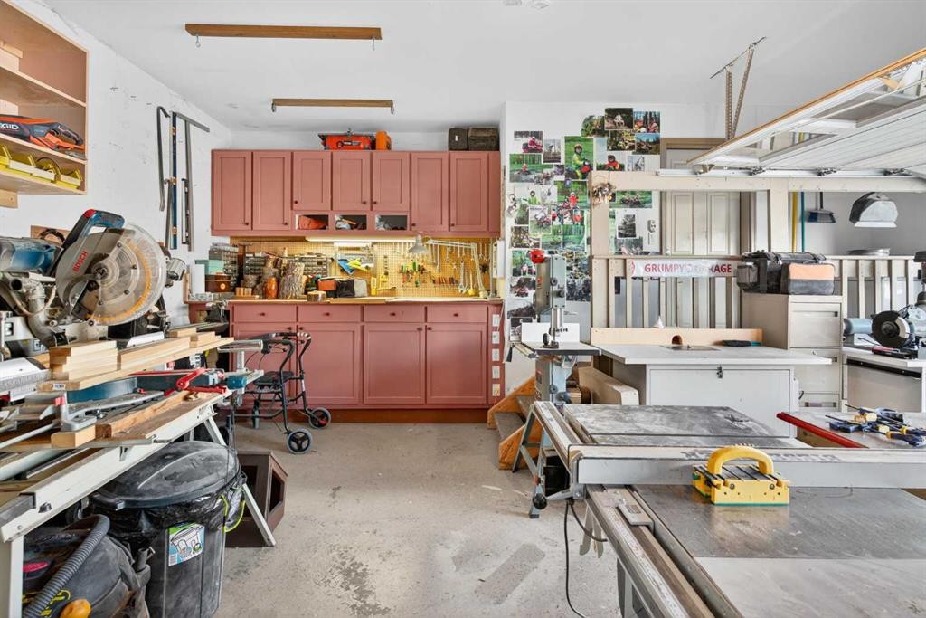 125 Copeland Close, Langdon, AB - Indoor Photo Showing Garage