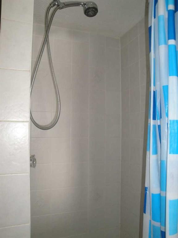 88 Abingdon Court Ne, Calgary, AB - Indoor Photo Showing Bathroom