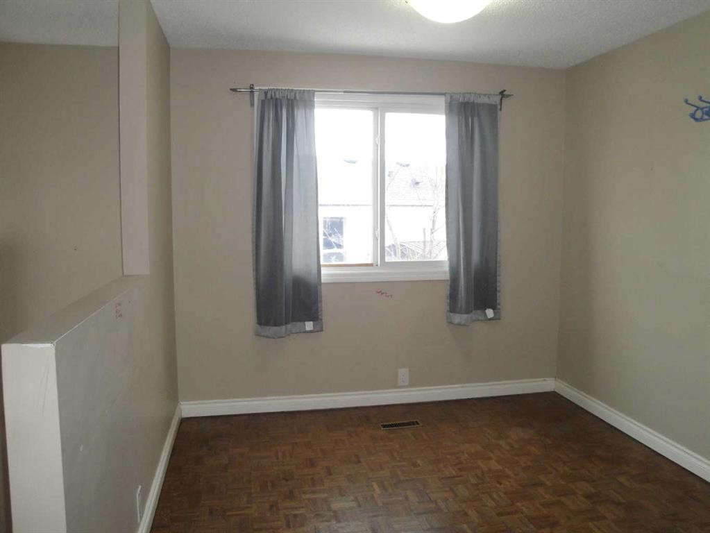88 Abingdon Court Ne, Calgary, AB - Indoor Photo Showing Other Room
