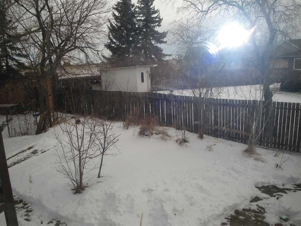 88 Abingdon Court Ne, Calgary, AB - Outdoor