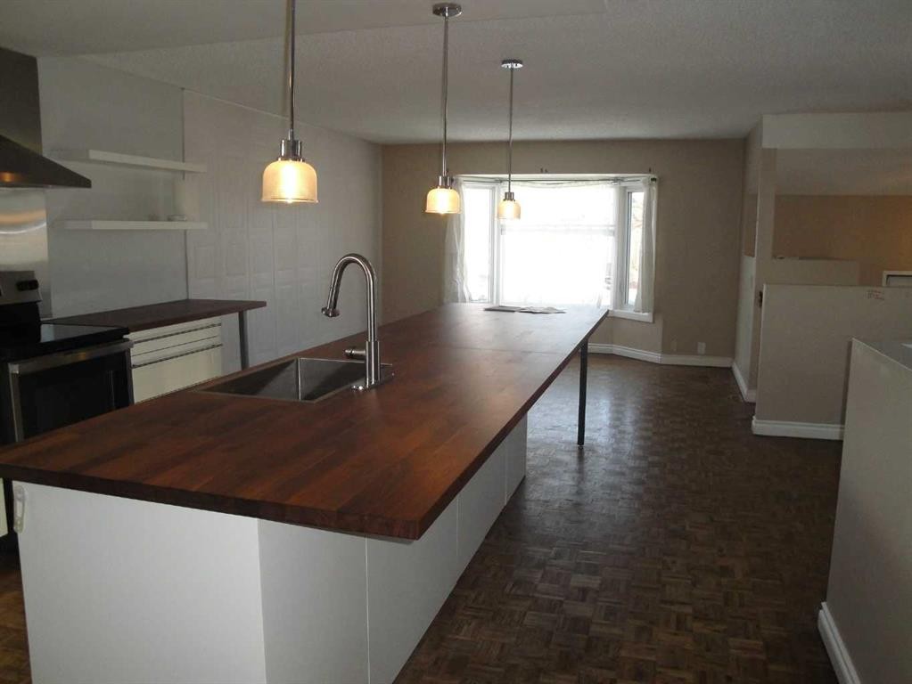 88 Abingdon Court Ne, Calgary, AB - Indoor Photo Showing Kitchen