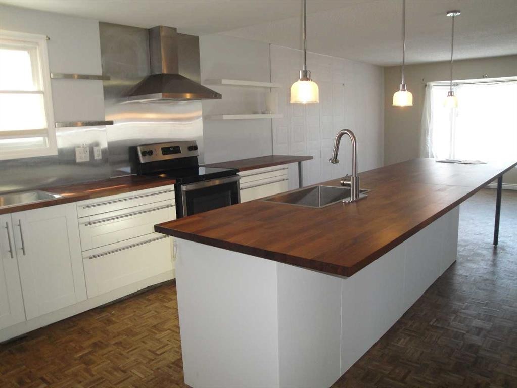 88 Abingdon Court Ne, Calgary, AB - Indoor Photo Showing Kitchen