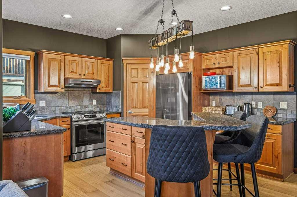 215 Miskow Close, Canmore, AB - Indoor Photo Showing Kitchen