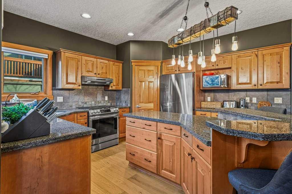 215 Miskow Close, Canmore, AB - Indoor Photo Showing Kitchen