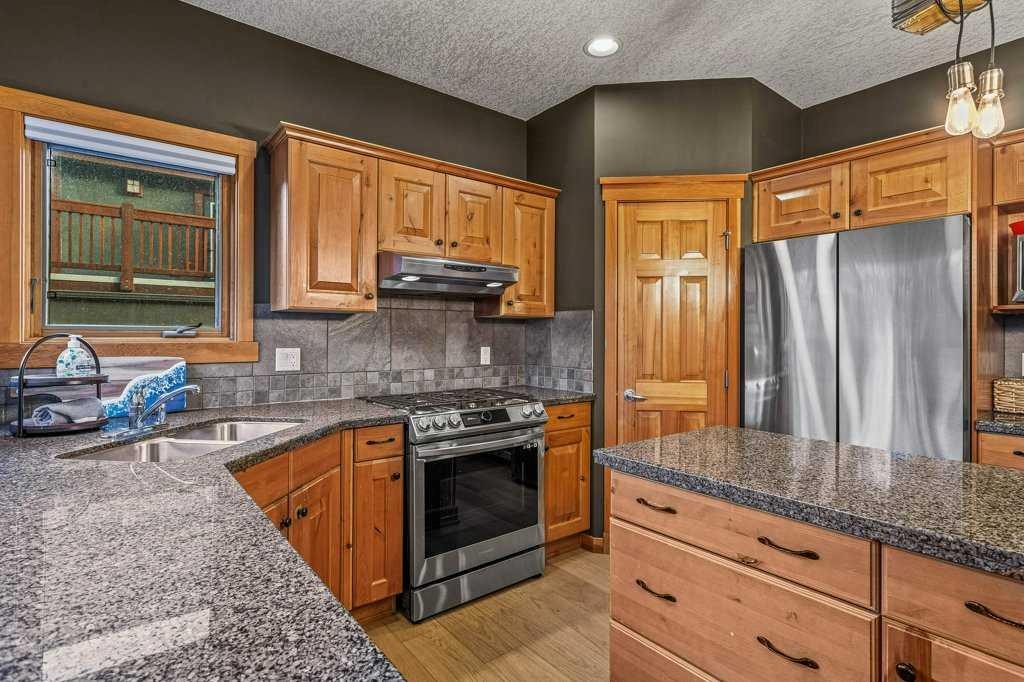 215 Miskow Close, Canmore, AB - Indoor Photo Showing Kitchen With Double Sink