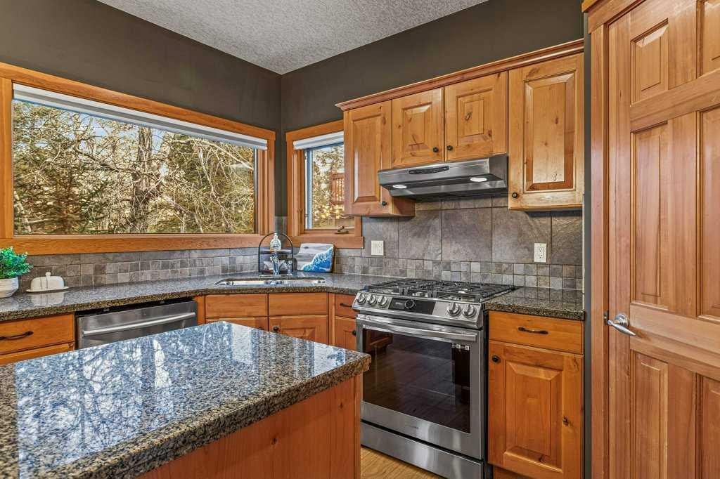 215 Miskow Close, Canmore, AB - Indoor Photo Showing Kitchen With Double Sink